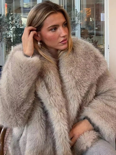 Mari | Luxuriöse Flauschige Jacke